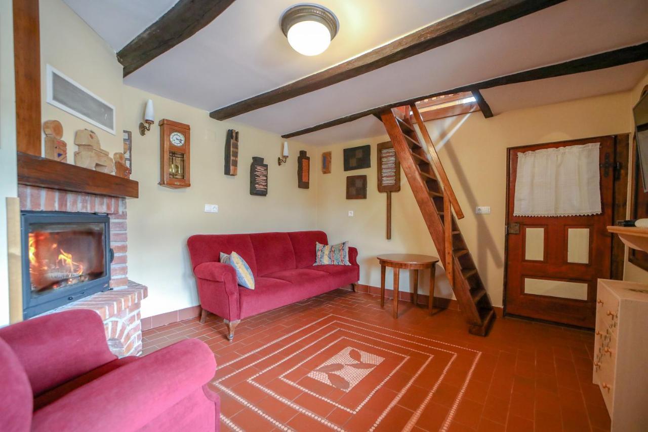 Country House With A Pool In Medvednica Nature Park Zagabria Esterno foto